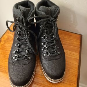 Womens size 9 Fashion Boots. Black with silver fleck .